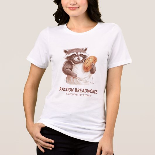 Funny Raccoon Baker T-Shirt 🥖 “Racoon Breadworks (Voorkant)