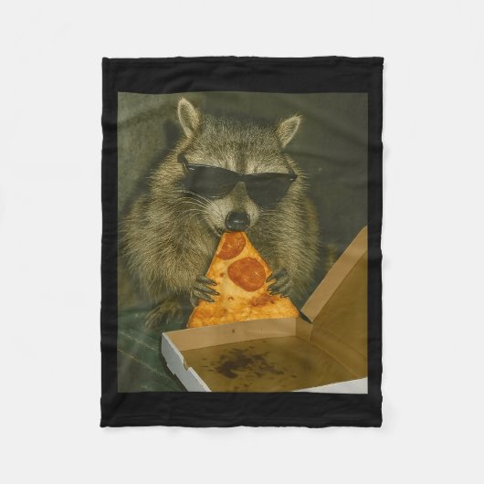 Funny Raccoon Eating Zza Animal Meme Raccoon  Fleece Deken (Voorkant)