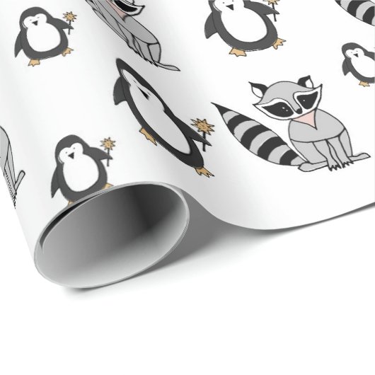 Funny Raccoon en Penguin Pattern Cadeaupapier (Rol Hoek)