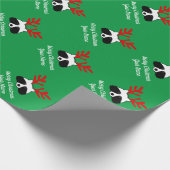 Funny raccoon met hertenantisens kerstfeestdag cadeaupapier (Hoek)