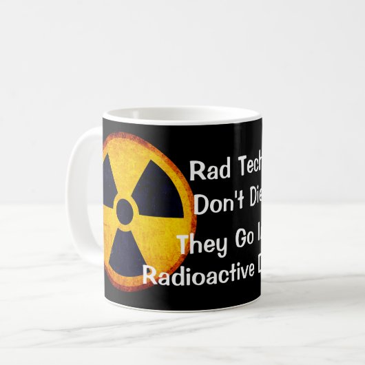 Funny "Rad Techs sterven niet" Radioactive Koffiemok (Voorkant links)