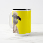 Funny Rapper Sheep Mug – Cute Pet Lover Gift Cup Tweekleurige Koffiemok (Voorkant links)