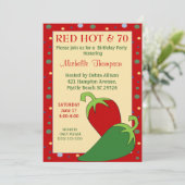 Funny Red Hot 70th Birthday-uitnodigingen Kaart (Staand voorkant)