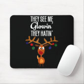 Funny Reindeer “they See Me Glowin’ They Hatin’” C Muismat (Met muis)