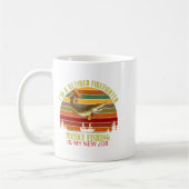 Funny Retired Firefighter New Job Musky Fishing  Koffiemok (Links)