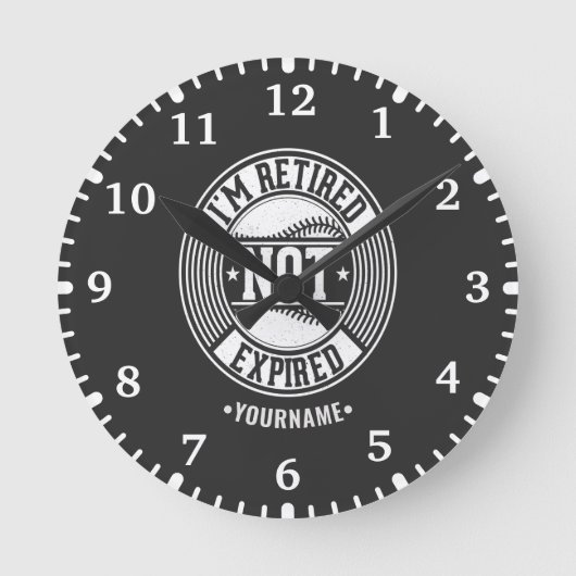 Funny Retivation Gift I'm Retired NOT Expired Ronde Klok (Voorkant)