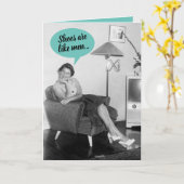 Funny Retro 50's Lady Comparing Shoes to Mannen Kaart (Gele Bloem)