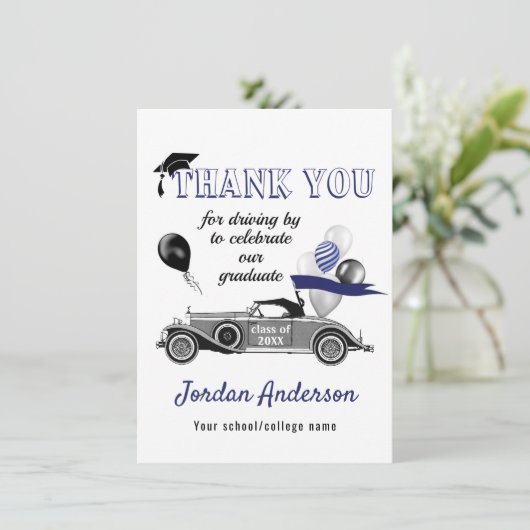 Funny Retro auto's rijden door Afstuderen parade b Bedankkaart (Staand voorkant)