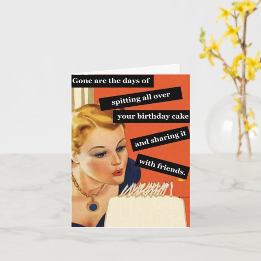 Funny Retro Birthday Kaart blaast kaarsen uit (Gele Bloem)