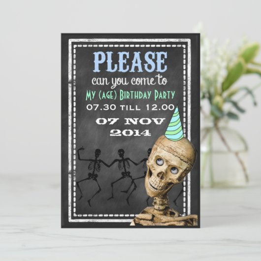 Funny Retro Chalkboard Kinder Partij Uitnodigingen (Staand voorkant)