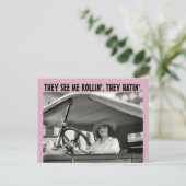 FUNNY RETRO HUUSEWIFE ZE ZIEN ME ROLLIN Briefkaart (Staand voorkant)