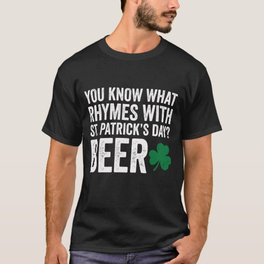 Funny Rhymes With St Patrick's Day Beer Pun T-shirt (Voorkant)