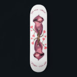 Funny Romantic Sloth Smile Cartoon Drawing - Fun Persoonlijk Skateboard<br><div class="desc">Grappig Romantic Sloth Smile Cartoon Animal Drawing Playful Love Hearts - Kies / voeg uw unieke tekst / lettertype / kleur toe - maak uw speciale cadeautje - vergroot en verplaats of verwijder elementen / afbeelding met aanpassingsgereedschap! - Tekening en ontwerp door MIGNED. Je kunt ook mijn design overdragen naar...</div>