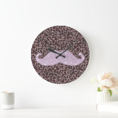Funny Roze Bling Mustache en Animal Print Pattern Grote Klok (Huis)