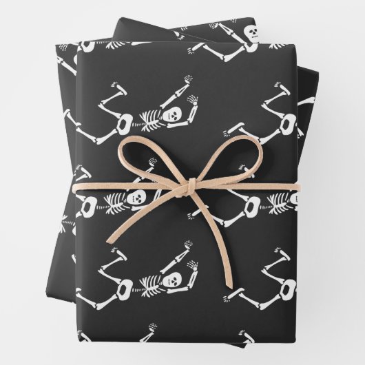 Funny Running Skeleton Black and White Halloween Inpakpapier Vel (In situ)