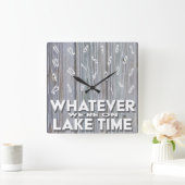 Funny Rustic Wood Lake Time Vierkante Klok (Huis)