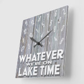 Funny Rustic Wood Lake Time Vierkante Klok (Hoek)