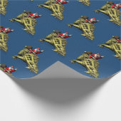 Funny Santa Claus die op Talarurus rijdt Cadeaupapier (Hoek)