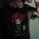 Funny Sarcastic GrimReaper Halloween Party Costume T-shirt<br><div class="desc">Gelukkig iedereen. Ben je klaar om de Halloween geest uit te dragen? Deze grappige 'Halloween Chill Out' die ik kreeg om een feest te vieren... is de beste manier om betrokken te raken bij verschrikkelijke nachtingen. Laten we deze 31ste Halloween vieren. Veel plezier met Trick or treat en halloween feestjes...</div>