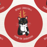 Funny Sarcastic kerstkat Ronde Sticker<br><div class="desc">Een grappige sarcastische,  irritante en onenthousiaste zwarte en witte tuxedo kat met kerstgeweien. Ho ho ho,  en al dat spul. Verander de tekst en de naam of verwijder het om verder te personaliseren. Originele kunst van Nic Squirrell.</div>