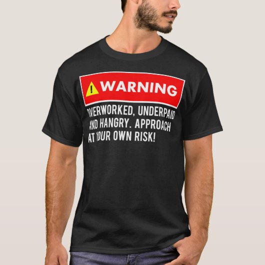 Funny Sarcastic Warning overwerkte onderbetaald en T-shirt (Voorkant)