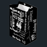 Funny Sayings 40th Birthday Black Medium Cadeauzakje<br><div class="desc">Grappig dat ze de 40ste verjaardag van de perfecte 40e verjaardag van de geboorte van de partij zegt. Dit artikel heeft een hoop grappige uitspraken voor een 40e verjaardagsfeestje, zoals: ouder dan vuil, ouder als fijne wijn, 18 22 jaar ervaring, over de heuvel, dood in hondenjaren, Fabulous 40, ouder aan...</div>