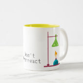 Funny Science chemistry reageert niet te veel. Tweekleurige Koffiemok (Voorkant rechts)