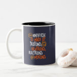 Funny Science Chemistry Universe made of Morons Tweekleurige Koffiemok<br><div class="desc">Het universum bestaat uit beschermers, neutronen, elektronen en moronen. Grappig en sarcastisch ontwerp voor degenen die van chemie houden, grappen, pun, sarcasme en humor. Koel en humoristische koopwaar voor docenten chemie, scheikunde en wetenschapsstudenten. Perfect voor wetenschapsgeek, nerd, middelbare schoolleraar en student die van biologie, natuurkunde en scheikunde houdt. Geweldig kerstcadeau...</div>