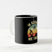 Funny Science Shirt Physics Biology Gift in Scienc Tweekleurige Koffiemok (Voorkant links)