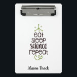 Funny Science-studentenschool, gepersonaliseerd ca Mini Klembord<br><div class="desc">Dit grappige "Eat Sleep Science Repeat"-ontwerp is perfect voor studenten van alle graden! Kan worden gepersonaliseerd met de naam van uw kind. Ideaal voor Terug naar schoolcadeau,  cadeau van de verjaardag van het Kind en andere feestdagen cadeaus.</div>