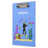 Funny scuba-duiker en cartoon van zee klembord (Links)