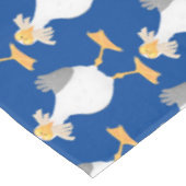 Funny seagull met Franse frieten cartoon Tafelkleed (Gekanteld)
