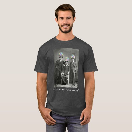 Funny self-outing  Gay Mannen in blote Petten T-shirt (Voorkant volledig)