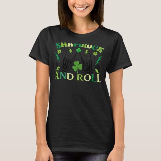 Funny Shamrock and Roll Skeleton Hands St Patrick' T-shirt (Voorkant)