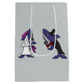 Funny Shark Bride en Groom Gift Bag Medium Cadeauzakje (Achterkant)