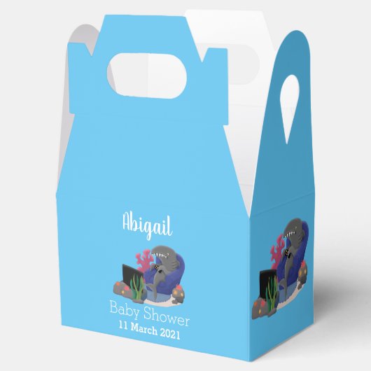 Funny shark die tv-cartoon bekijkt bedankdoosjes (Geopend)