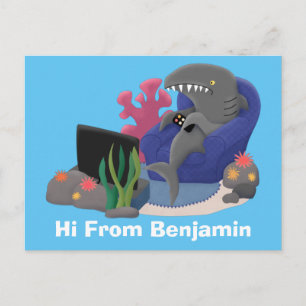 Funny shark die tv-cartoon bekijkt briefkaart