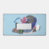 Funny shark die tv-cartoon bekijkt bureaumat (Keyboard & Muis)