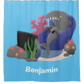 Funny shark die tv-cartoon bekijkt douchegordijn (Voorkant)