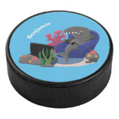 Funny shark die tv-cartoon bekijkt hockey puck (3/4)
