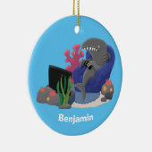 Funny shark die tv-cartoon bekijkt keramisch ornament (Rechts)