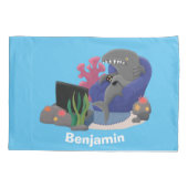 Funny shark die tv-cartoon bekijkt kussensloop (Achterkant)