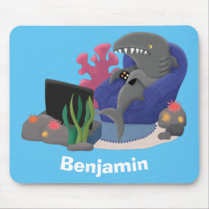 Funny shark die tv-cartoon bekijkt muismat