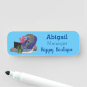 Funny shark die tv-cartoon bekijkt naamplaatje (In situ)