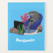 Funny shark die tv-cartoon bekijkt planner (Achterkant)