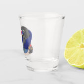 Funny shark die tv-cartoon bekijkt shot glas (Rechts)