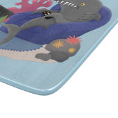 Funny shark die tv-cartoon bekijkt snijplank (Hoek)