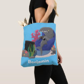 Funny shark die tv-cartoon bekijkt tote bag (Dichtbij)