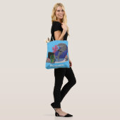 Funny shark die tv-cartoon bekijkt tote bag (Op model)
