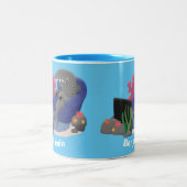 Funny shark die tv-cartoon bekijkt tweekleurige koffiemok (Center)